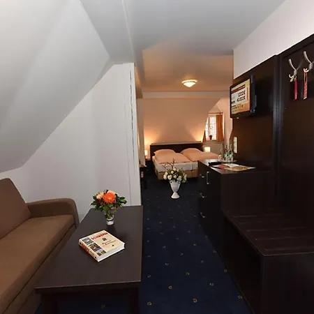 Hotel Weinhaus Woehler 3*