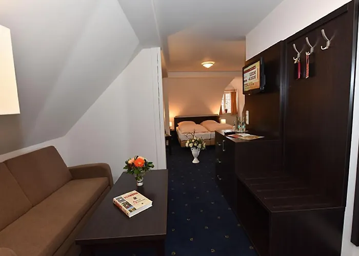 Hotel Weinhaus Woehler 3*